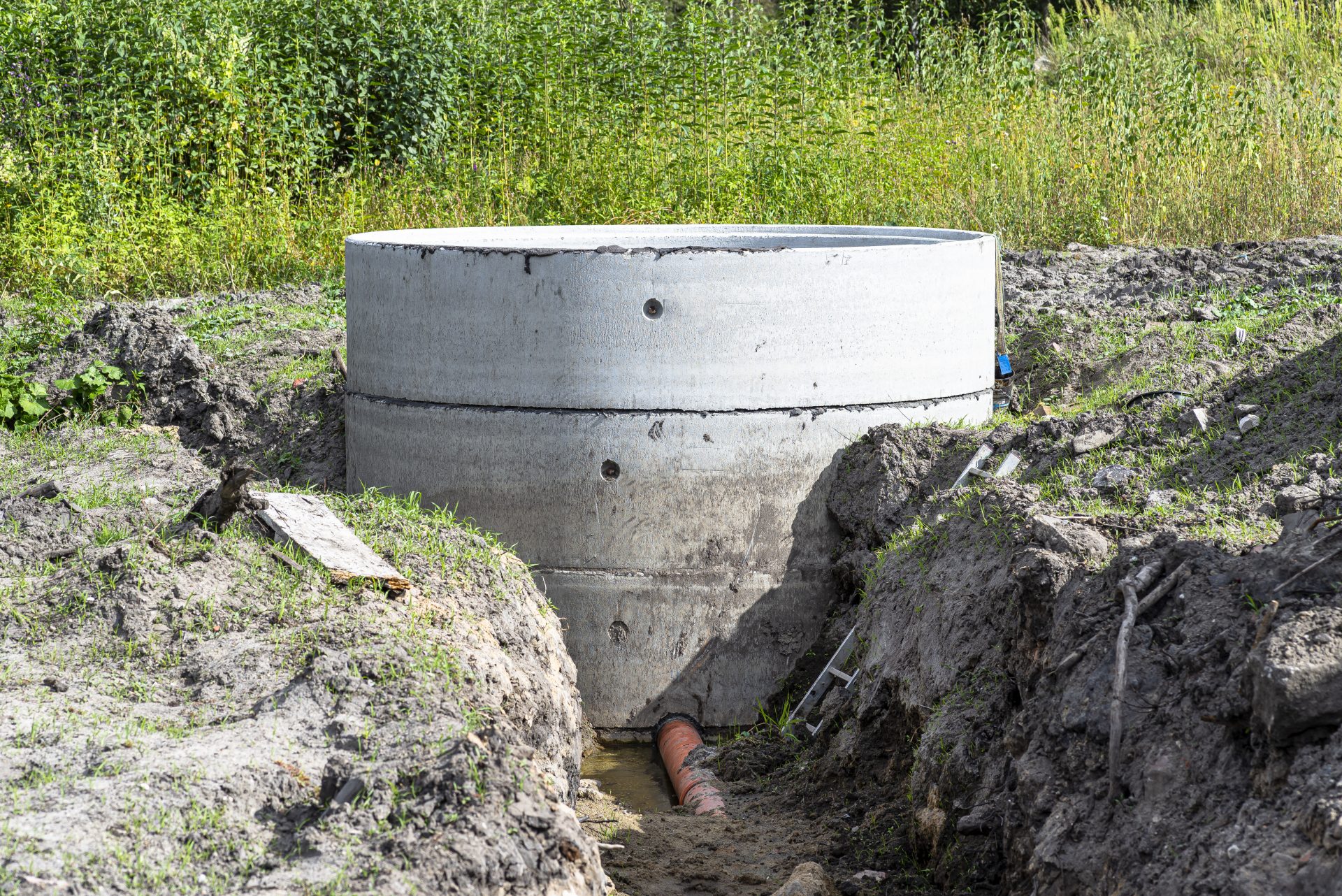 dr pest concrete-septic-tank-made-of-several-rings-pest-control